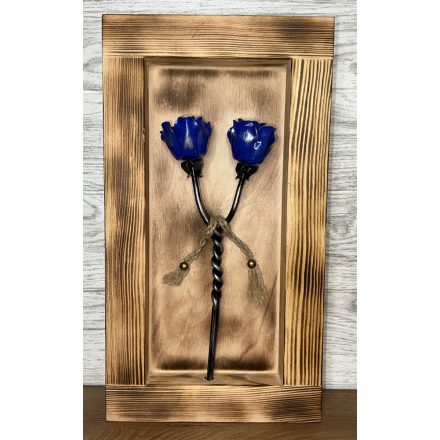 Kovácsoltvas csavart rózsapár BOROVI fenyőfa keretben - kék/ezüst antik