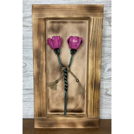 Kovácsoltvas csavart rózsapár BOROVI fenyőfa keretben - rózsaszín/zöld antik