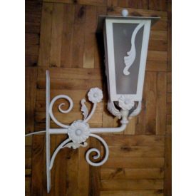 Kovácsoltvas falilámpa - kül és beltérre - hófehér